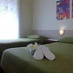 לינה וארוחת בוקר Acasadibarbara 4*